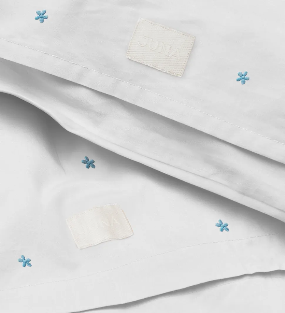 Juna Sengetøj - Daisy - Baby - Hvid/ Lyseblå