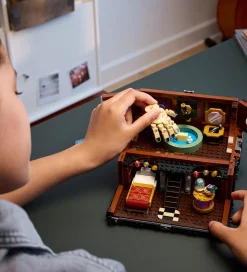 LEGO® Wednesday - Tings Lejlighed 76785 - 828 Dele