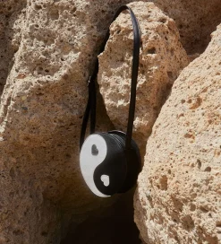 Molo Skuldertaske - Yin Yang - Sort