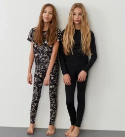 Sport by Sofie Schnoor T-shirt - Louisa - Sort m. Mønster