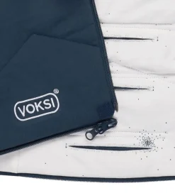 Voksi Kørepose - Sky Light - 88/113 cm - Poppy Blue Seeds