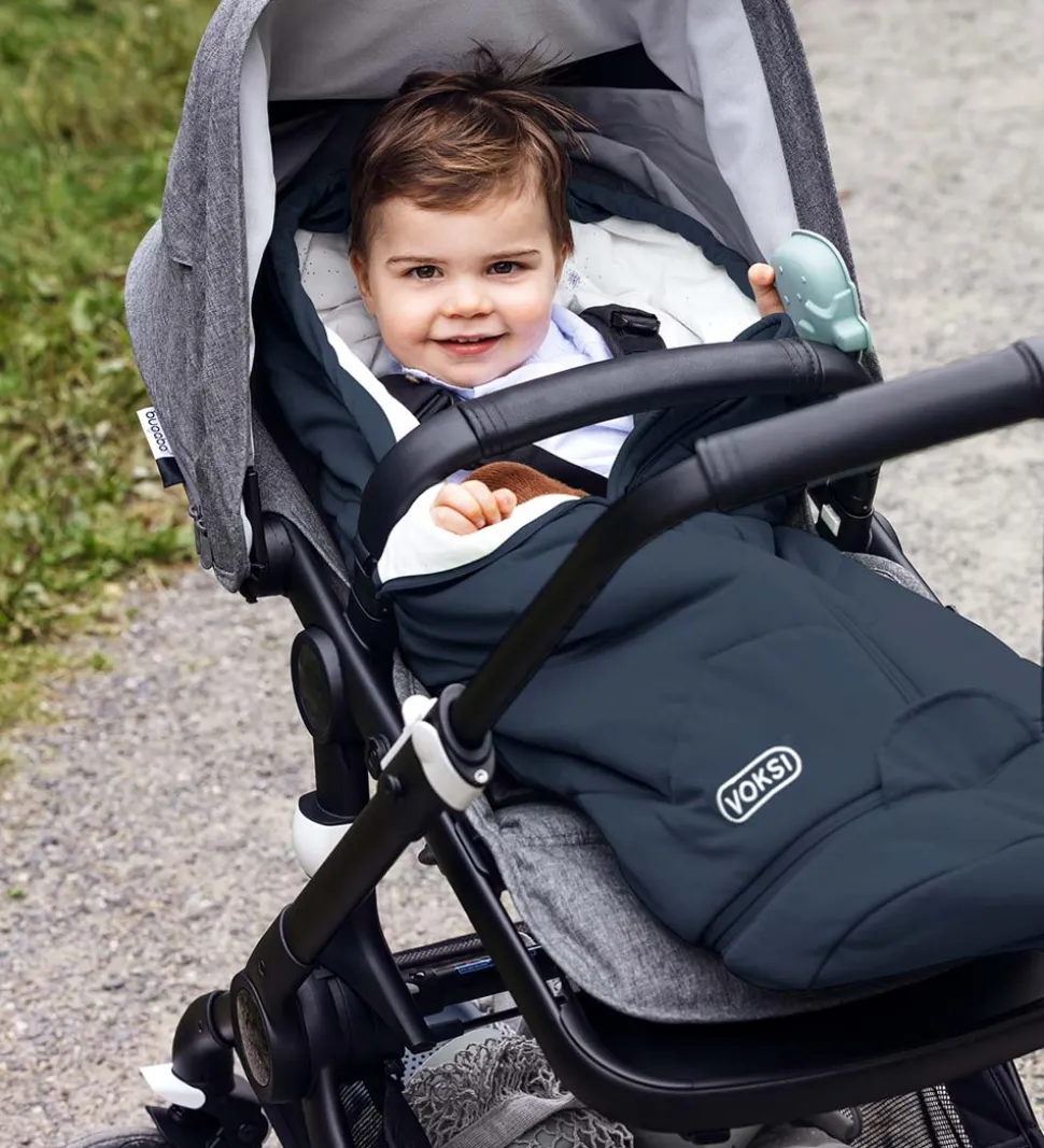 Voksi Kørepose - Sky Light - 88/113 cm - Poppy Blue Seeds