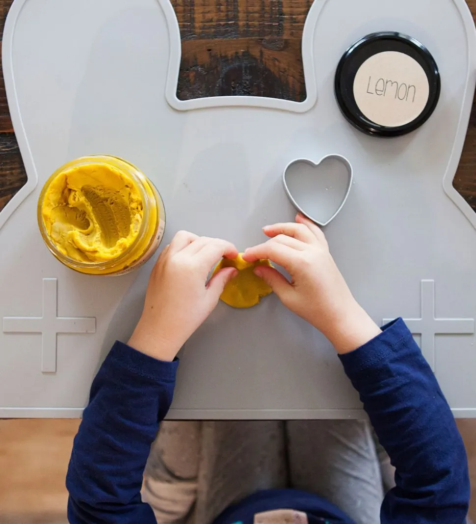 We Might Be Tiny Dækkeserviet - Kanin - Silikone - Grå